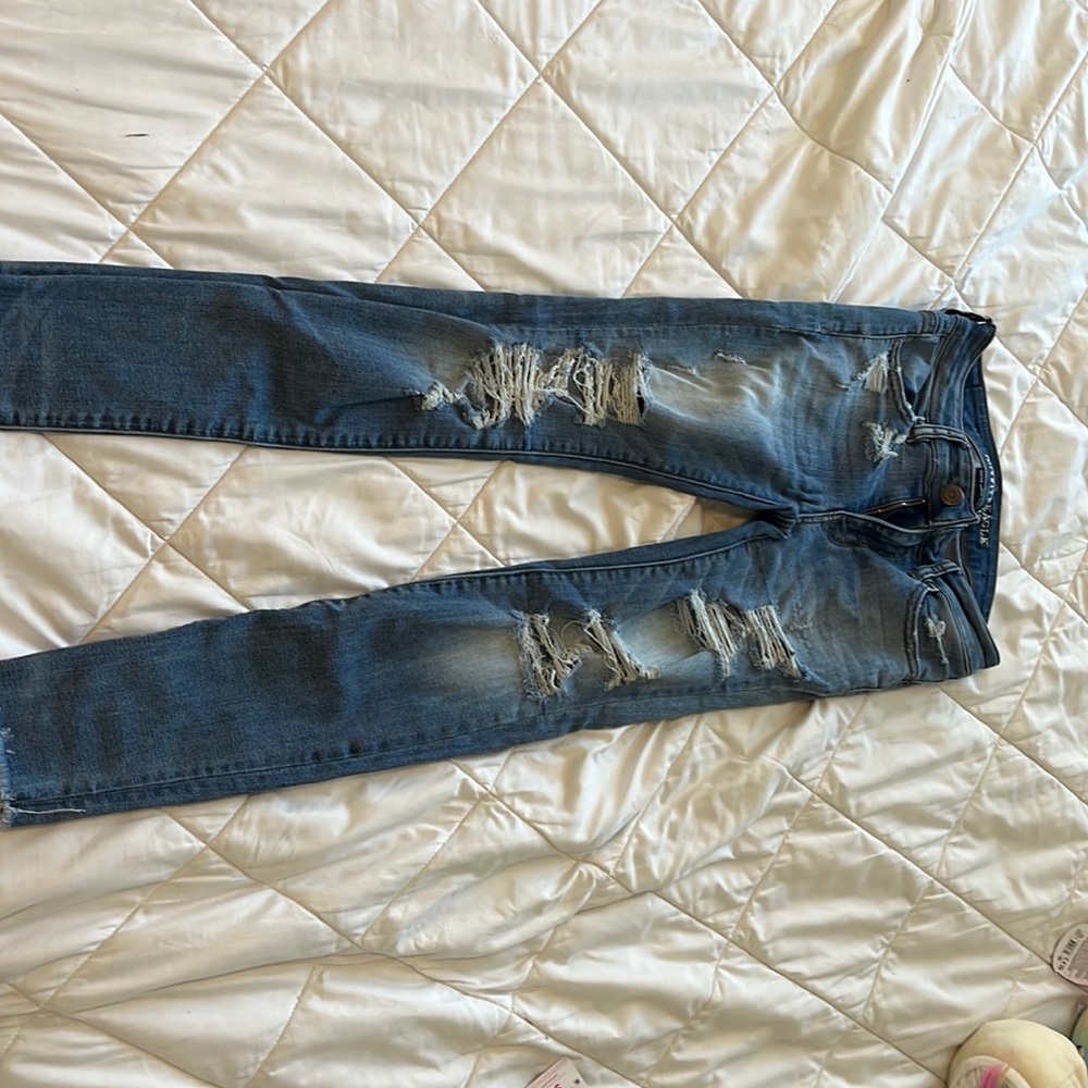 This is a cute pair of American eagle jeans!